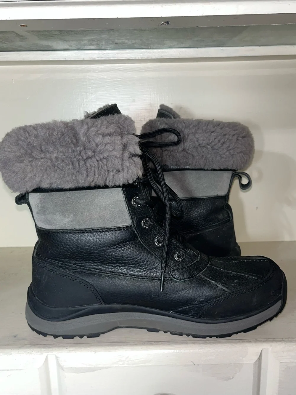 UGG Women’s Adirondack lll Waterproof Leather Winter Boots Size 8.5